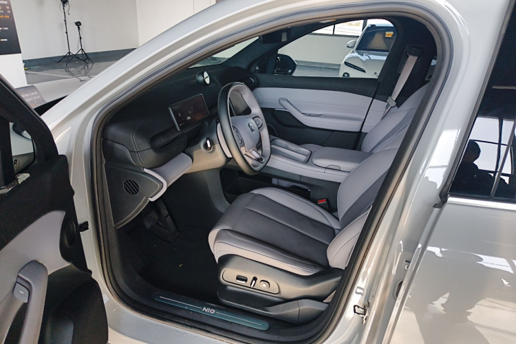 蔚来EC6 2023款 75kWh中控内饰7003