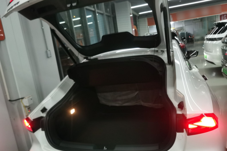 长安UNI-V 智电iDD 2023款  智电iDD 1.5T 113km智趣型（飞快版）机舱底盘23