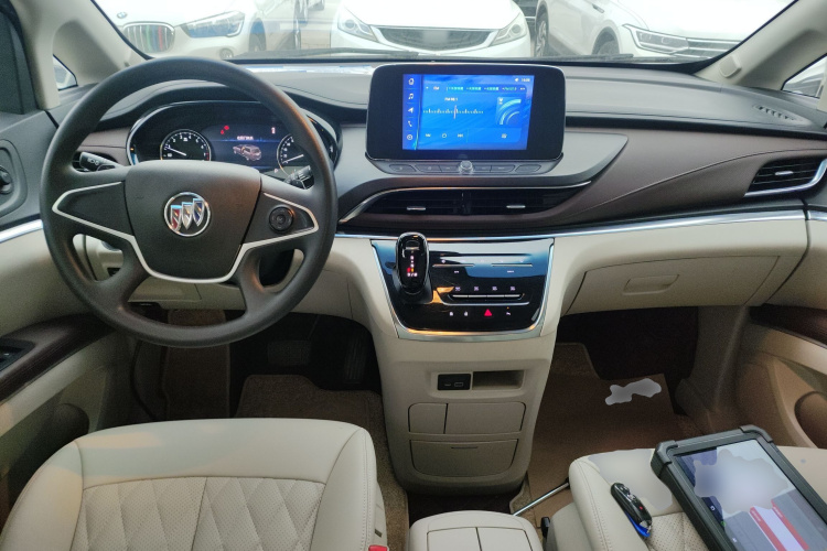 别克GL8 2022款 陆上公务舱 652T 舒适型中控内饰7002