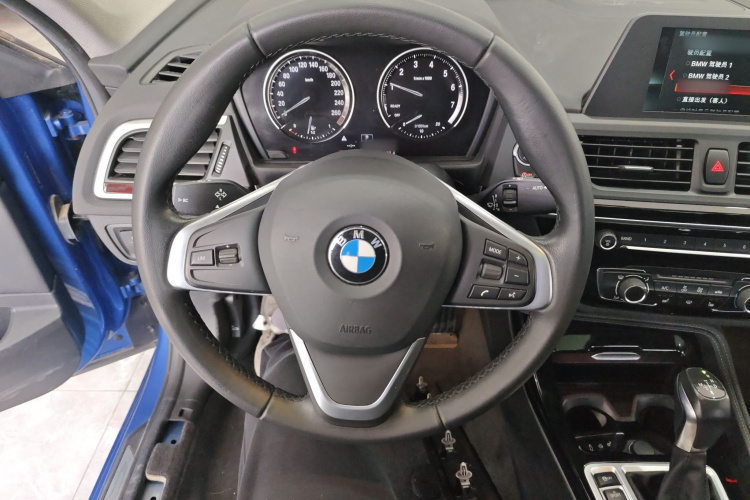 宝马1系 2018款 改款 118i 运动型中控内饰13