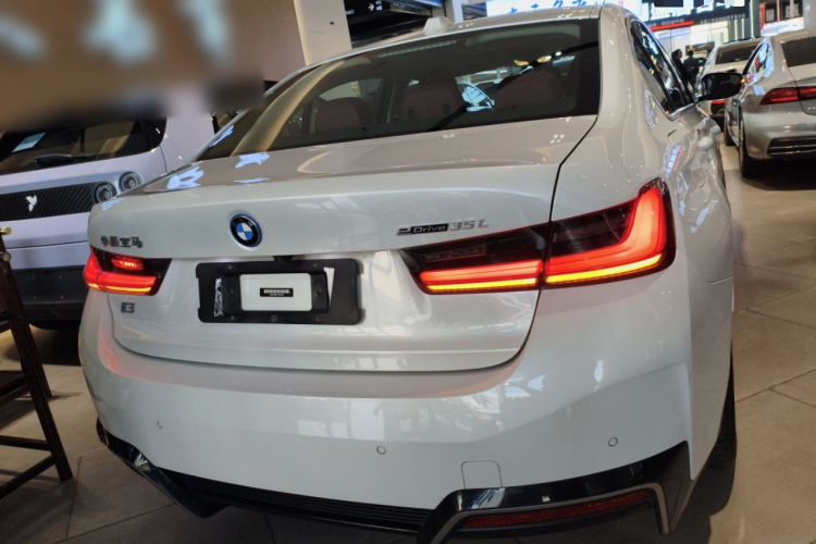 宝马i3 2022款 eDrive 35 L车身外观6004