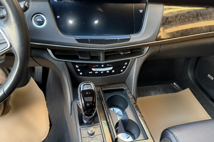 凯迪拉克CT6 2021款 28T 豪华型中控内饰7003