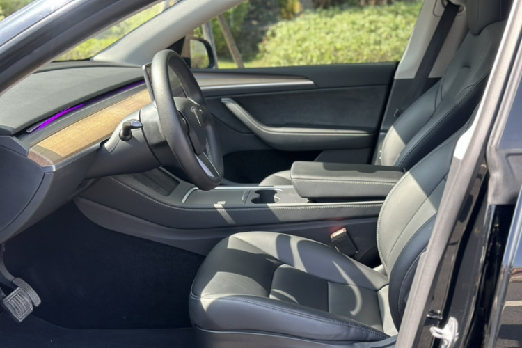 特斯拉 Model Y 2021款 标准续航后驱版中控内饰7002