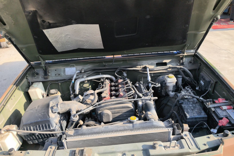 BAW北汽制造 勇士 2019款 2.4T 三门四驱短轴汽油版 国VI机舱底盘24