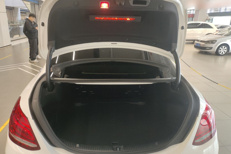 奔驰C级 2018款 C 200 L 运动版机舱底盘23