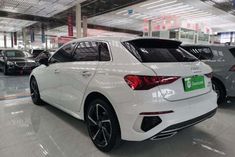 奥迪A3 2023款 改款 Sportback 35 TFSI 时尚运动型车身外观4