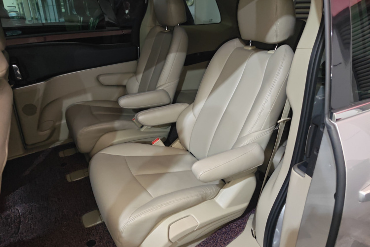 别克GL8 2017款 25S 舒适型 国V中控内饰21