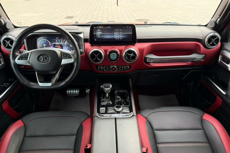 北京BJ40 2019款 PLUS 2.3T 自动四驱旗舰版 国VI中控内饰7001