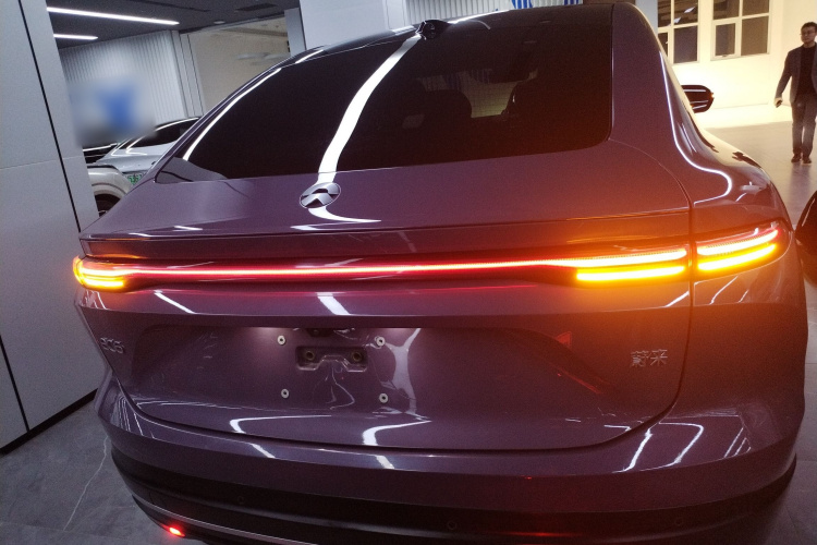 蔚来EC6 2024款 75kWh车身外观6