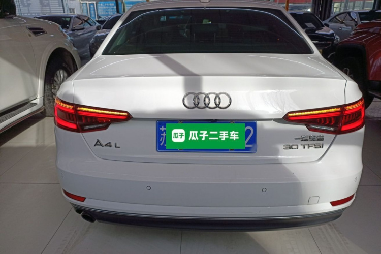 奥迪A4L 2018款 30周年年型 30 TFSI 进取型车身外观6