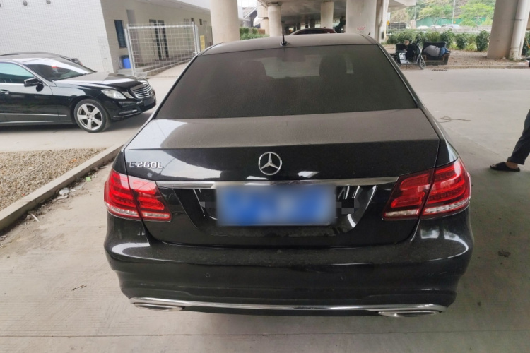 奔驰E级 2014款 改款 E 260 L 运动型车身外观6