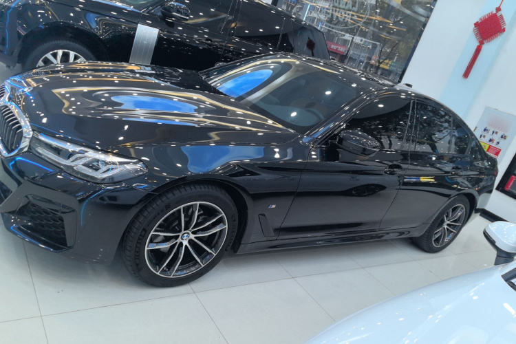 宝马5系(进口) 2022款 改款二 525i M运动套装车身外观4