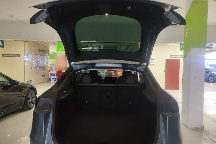 特斯拉 Model Y 2025款 后轮驱动 首发版机舱底盘23