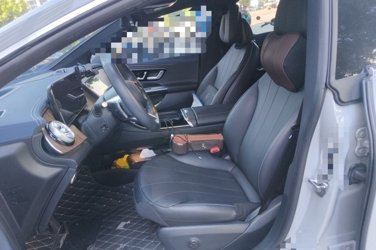 奔驰EQE 2022款 350 豪华版中控内饰19