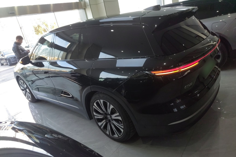 蔚来ES8 2023款 75kWh车身外观4