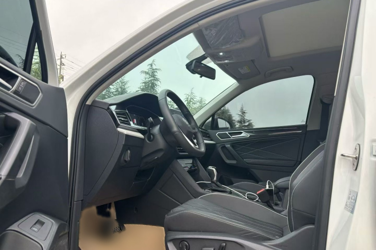 大众 途观L 2025款 出众款 300TSI 自动两驱龙腾版局部细节19