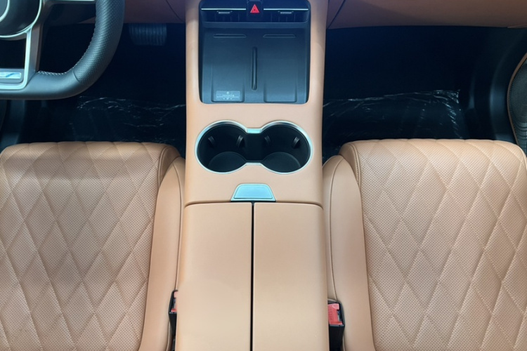 蓝电E5 PLUS 2026款 165km 长续航先享版Ultra 7座中控内饰7010