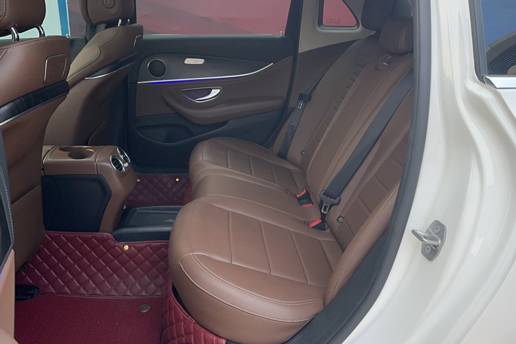 奔驰E级 2016款 E 200 L 运动型中控内饰7001