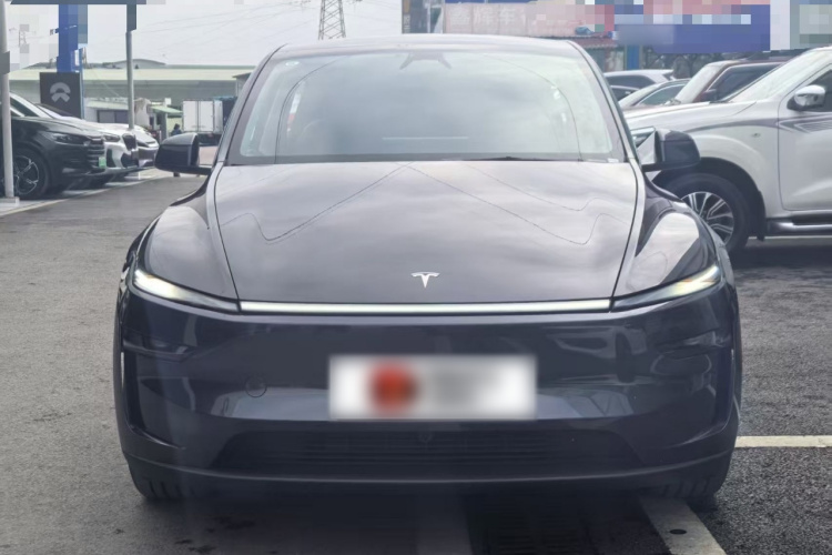 特斯拉 Model Y 2025款 后轮驱动 首发版车身外观2