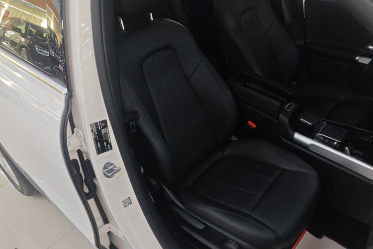 奔驰GLB 2023款 GLB 220 动感型局部细节41