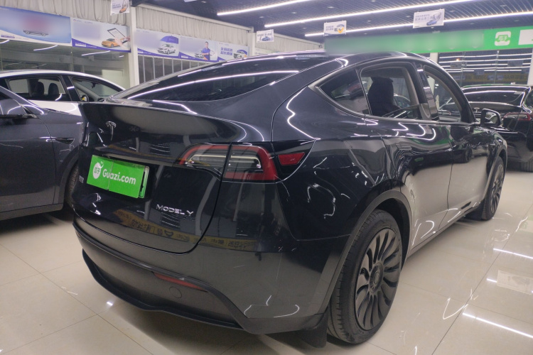 特斯拉 Model Y 2024款 后轮驱动版车身外观7