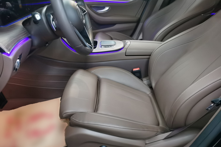 奔驰E级 2023款 改款 E 260 L中控内饰19