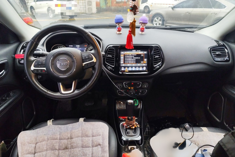 Jeep 指南者 2019款 220T 自动家享炫酷版中控内饰7002