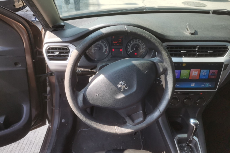 标致301 2014款 1.6L 自动舒适版中控内饰13