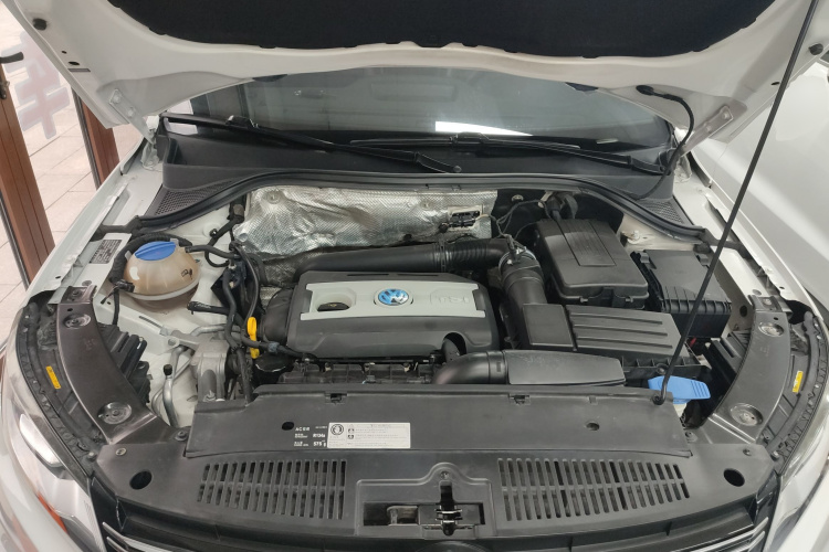 大众 途观 2016款 300TSI 手动两驱风尚版机舱底盘24