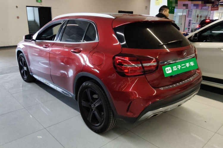 奔驰GLA 2019款 GLA 200 时尚型车身外观4