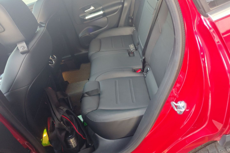 奔驰GLA 2023款 GLA 220中控内饰7004