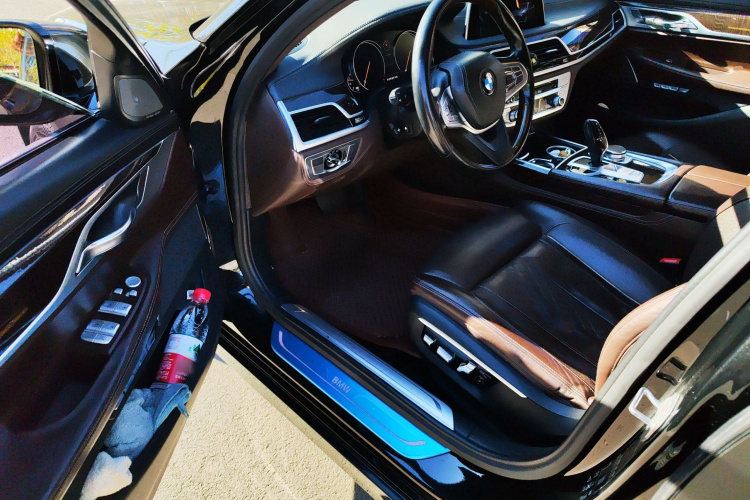 宝马7系 2016款 740Li 豪华型中控内饰20