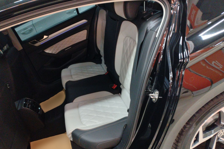 大众 迈腾 2023款 200万辆纪念版 330TSI DSG豪华型中控内饰7004