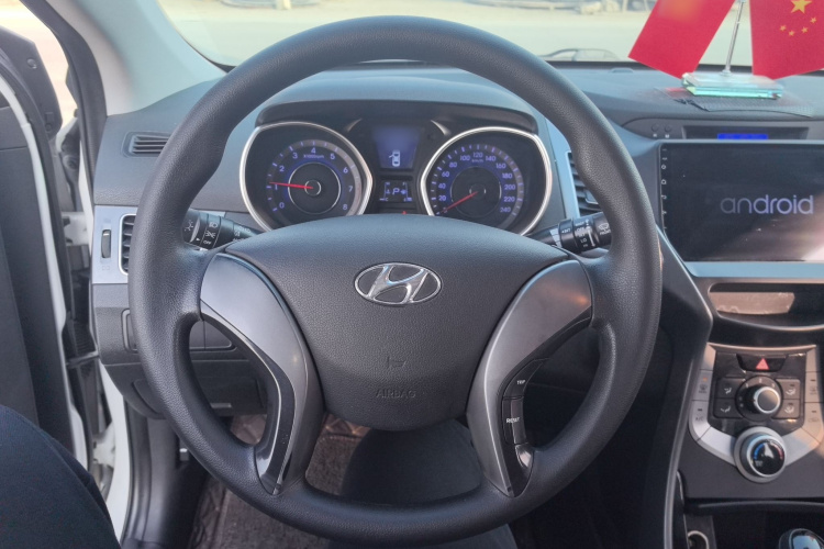 现代 朗动 2015款 1.6L 自动领先型中控内饰13