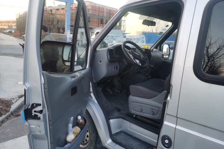 江铃 特顺 2019款 2.8T商运型长轴中顶6座后单胎国VI JX493中控内饰20