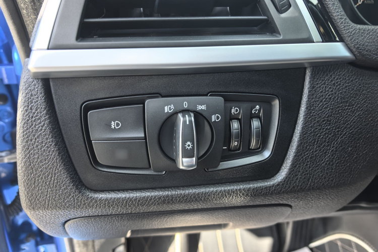 宝马3系GT 2019款  320i M运动曜夜版中控内饰7008