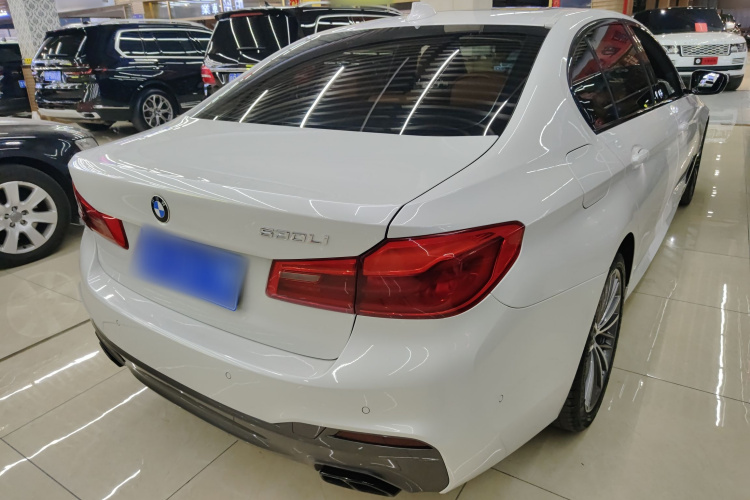 宝马5系 2019款 改款 530Li 领先型 M运动套装车身外观7