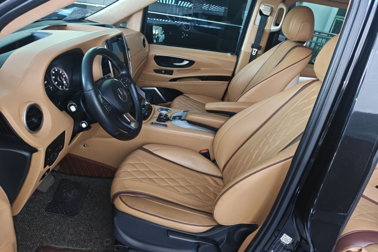 奔驰 威霆 2018款 2.0T 商务版 国VI中控内饰19