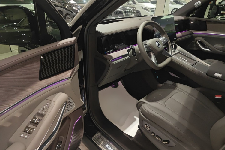 腾势N9 2025款 旗舰型中控内饰7003