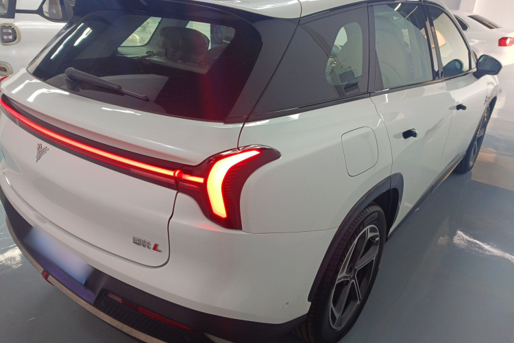 哪吒汽车 哪吒L 2024款 增程 220 PRO＋全家桶车身外观6003