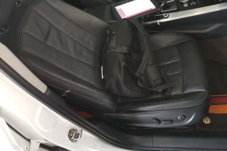 奥迪A4L 2019款 40 TFSI 时尚型 国VI局部细节41