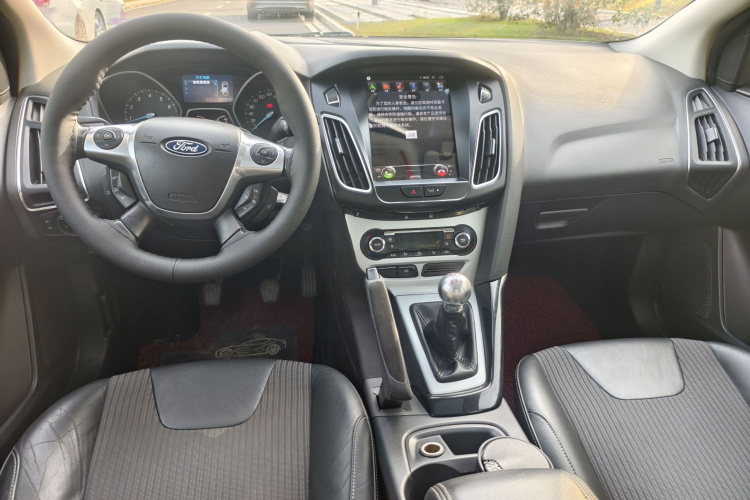 福特 福克斯 2012款 两厢 2.0L 手动豪华运动型中控内饰7005