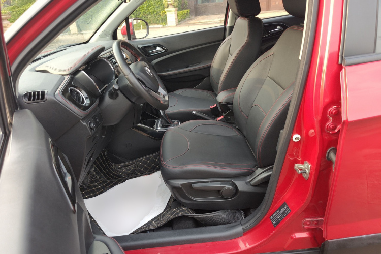 中华V3 2016款 1.5L 自动精英型中控内饰19