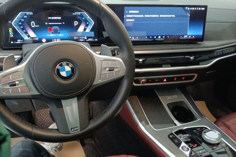 宝马X5 2023款 xDrive 30Li 尊享型M运动曜夜套装中控内饰12