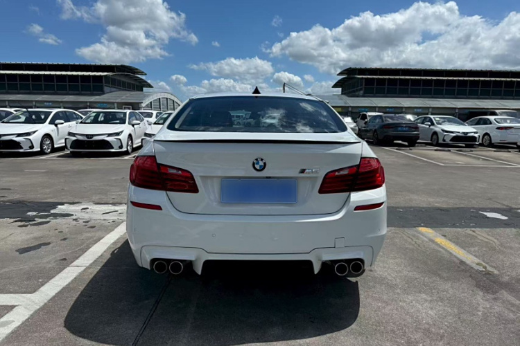 宝马5系 2014款 525Li 豪华设计套装车身外观6006