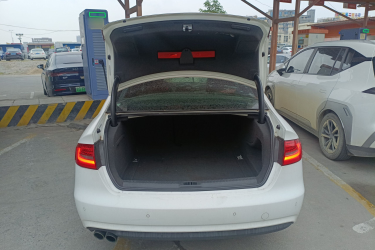 奥迪A4L 2015款 35 TFSI 自动标准型局部细节23