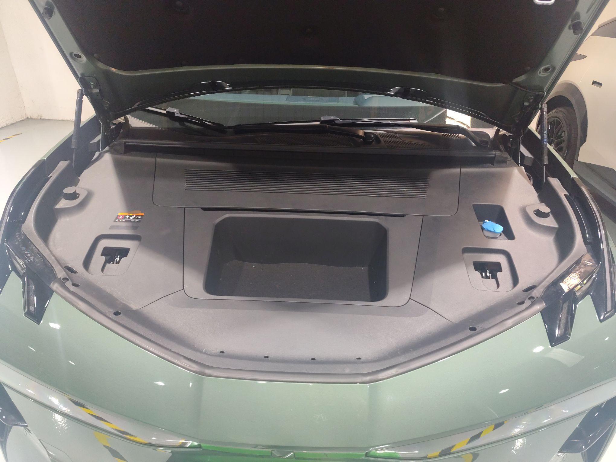 极氪X 2023款 后驱ME版 5座