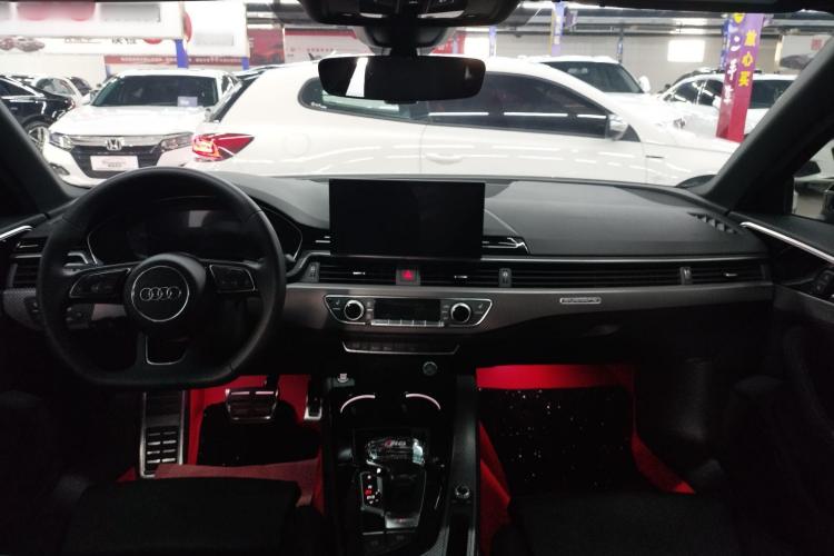 奥迪A4L 2023款 40 TFSI quattro 豪华动感型中控内饰7001