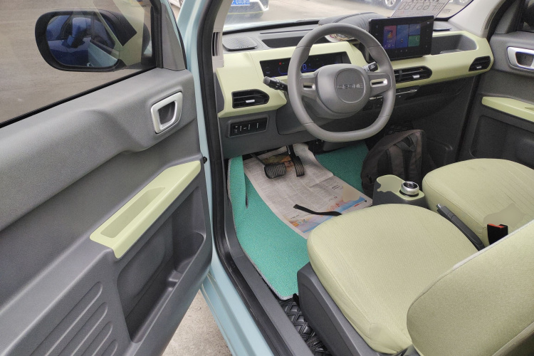 吉利银河 2023款 熊猫mini 200km 耐力熊中控内饰7003