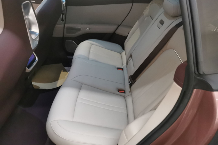 小米汽车 小米YU7 2025款 超长续航高性能四驱Max版中控内饰7004